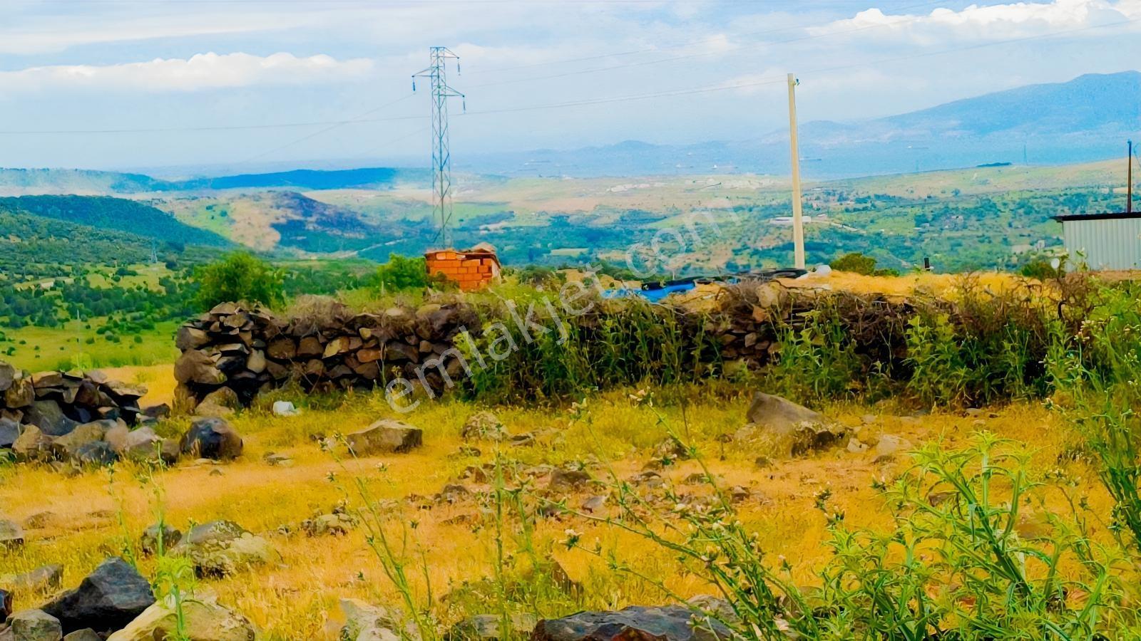%50 İmarlı 267 M² Köşe Arsa