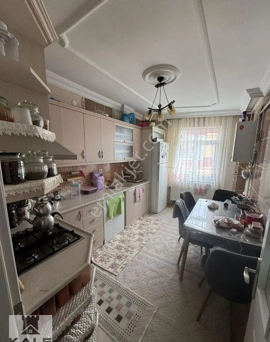Çarşıya Yürüme Mesafesinde Geniş Ve Bakımlı Satılık 3+1 Daire - Görsel 3