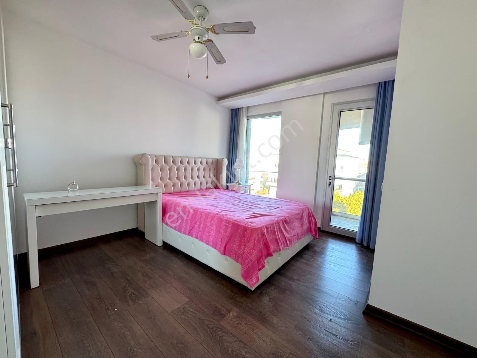Çeşme Marina Bölgesi Asansörlü Geniş Balkonlu 2+1 Lüks Daire - Görsel 11