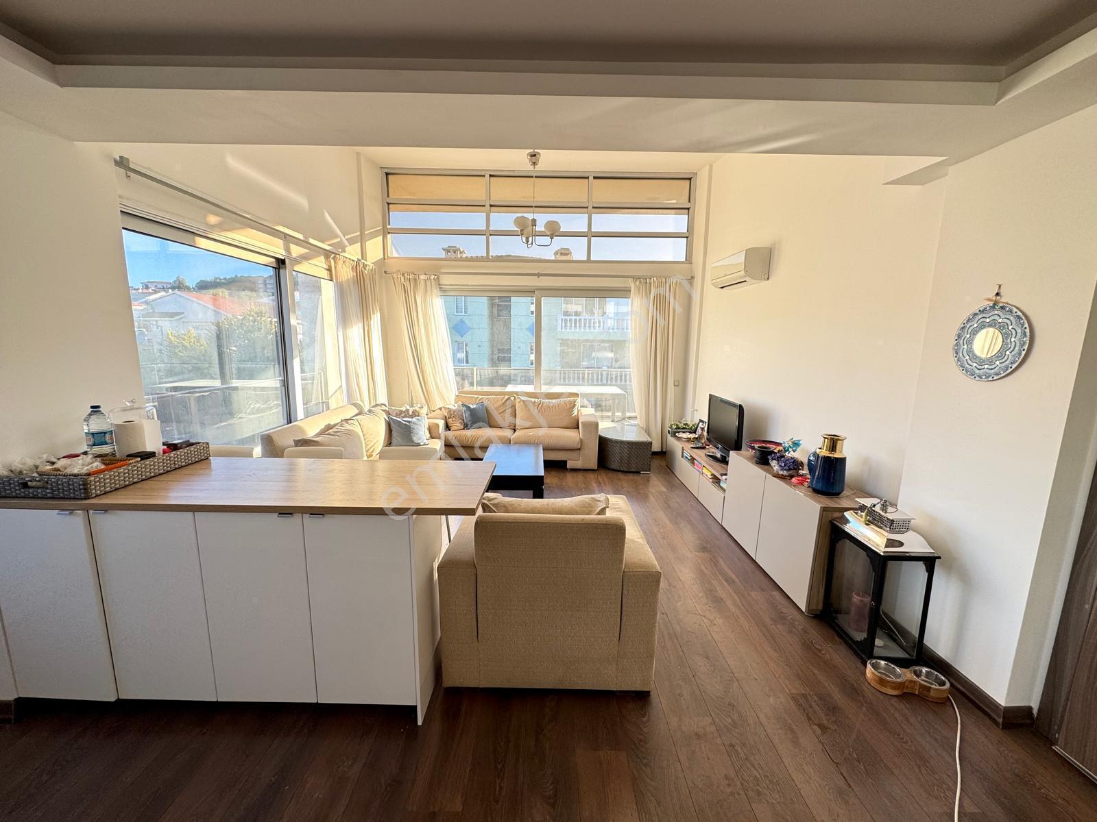 Çeşme Marina Bölgesi Asansörlü Geniş Balkonlu 2+1 Lüks Daire - Görsel 9