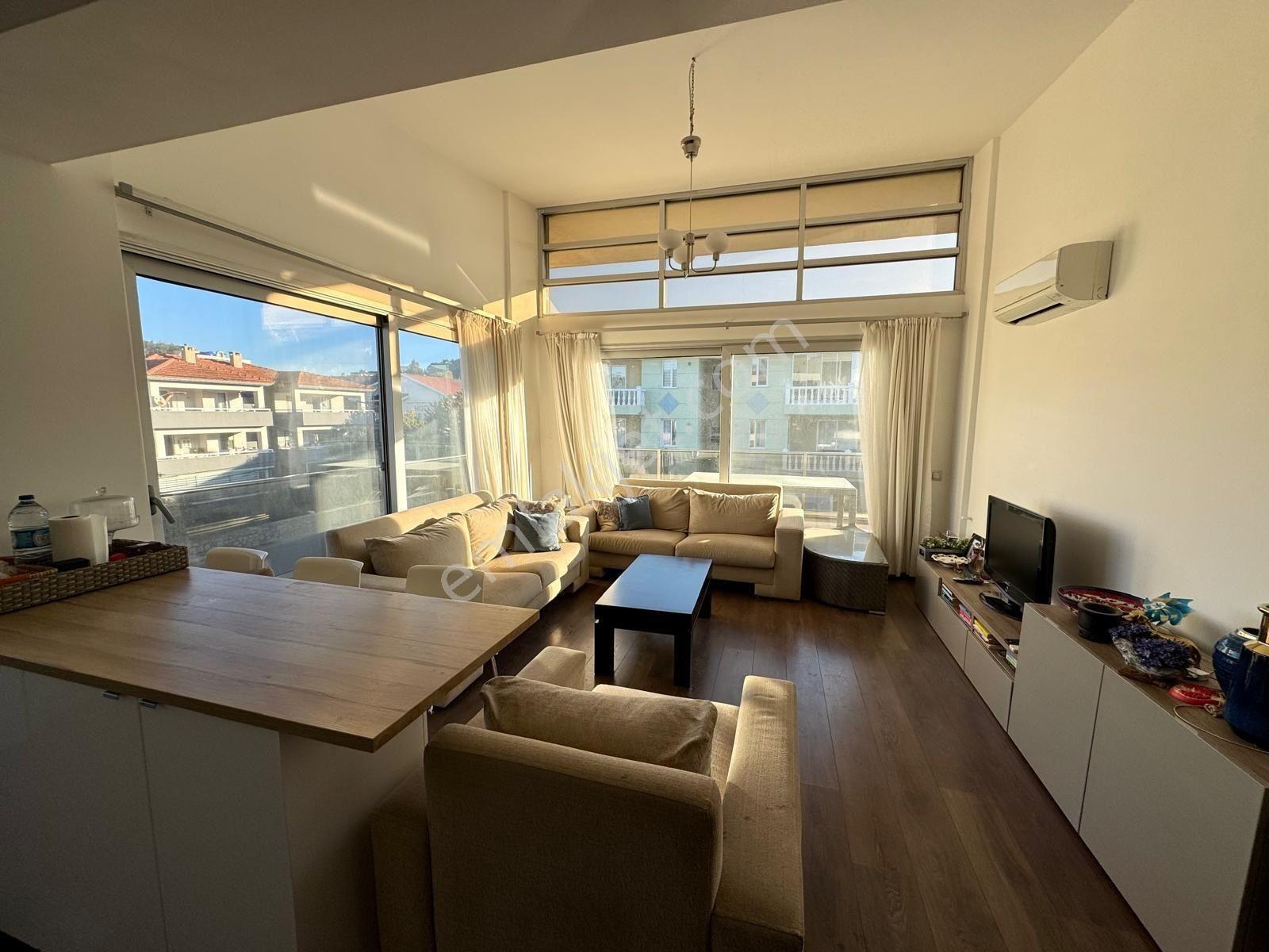 Çeşme Marina Bölgesi Asansörlü Geniş Balkonlu 2+1 Lüks Daire - Görsel 6