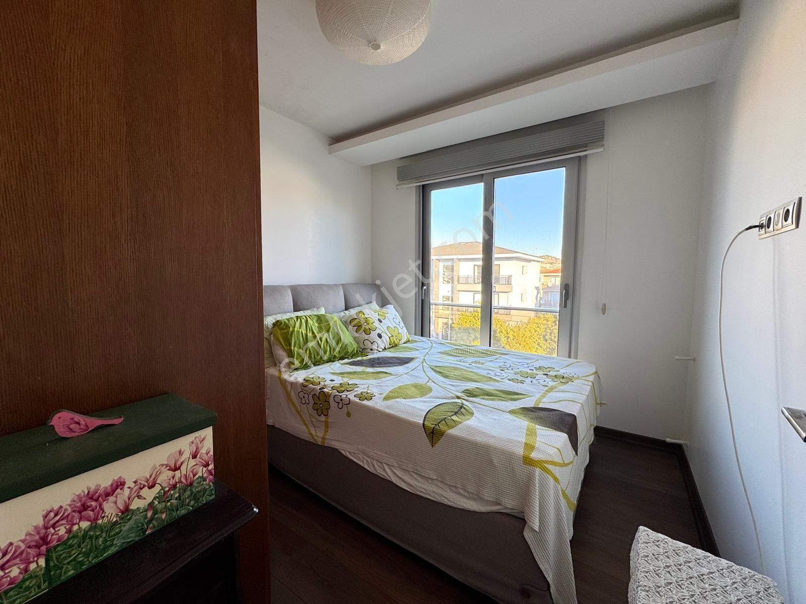 Çeşme Marina Bölgesi Asansörlü Geniş Balkonlu 2+1 Lüks Daire - Görsel 14