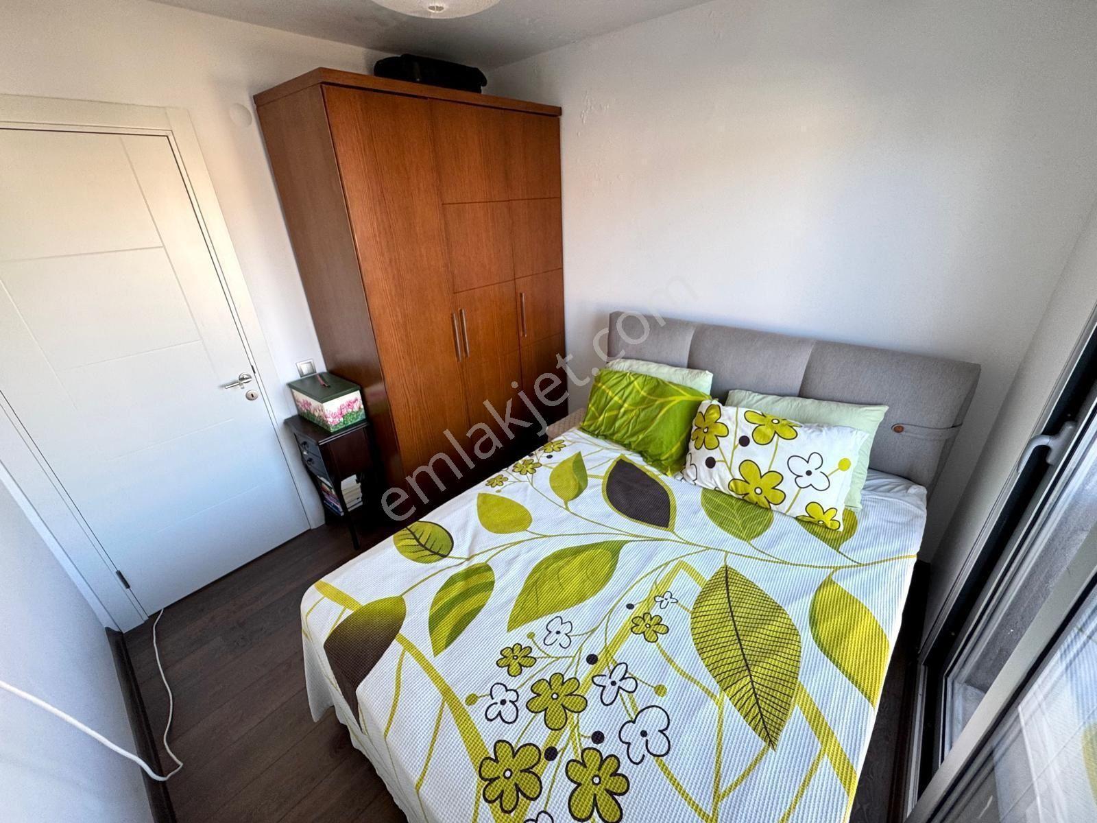 Çeşme Marina Bölgesi Asansörlü Geniş Balkonlu 2+1 Lüks Daire - Görsel 15