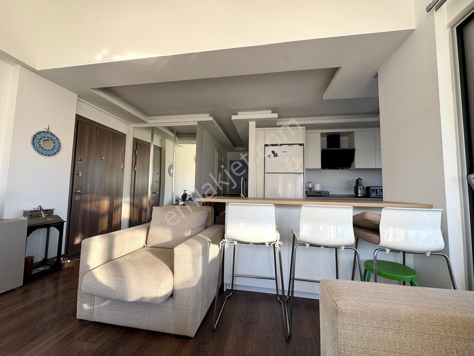 Çeşme Marina Bölgesi Asansörlü Geniş Balkonlu 2+1 Lüks Daire - Görsel 8