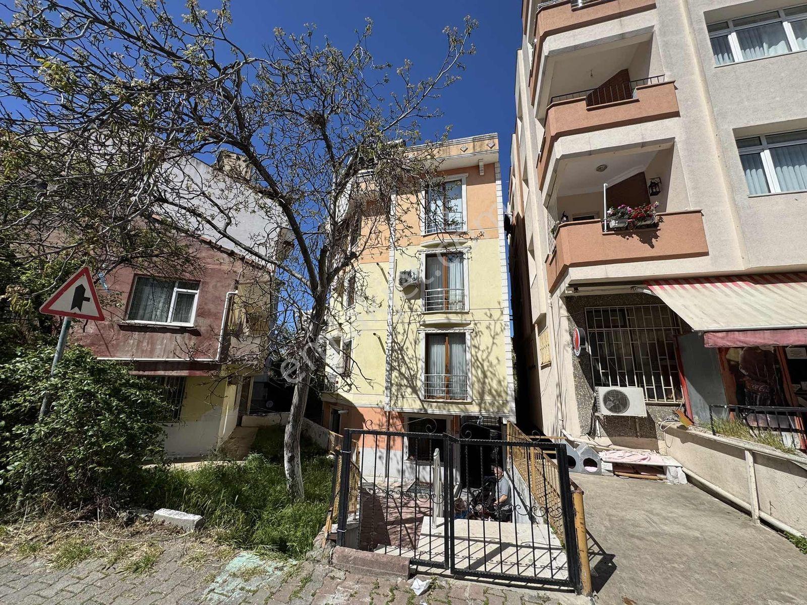 Ataşehir Örnek Mahallesinde Satılık Ters Dubleks 3,5+1 Daire