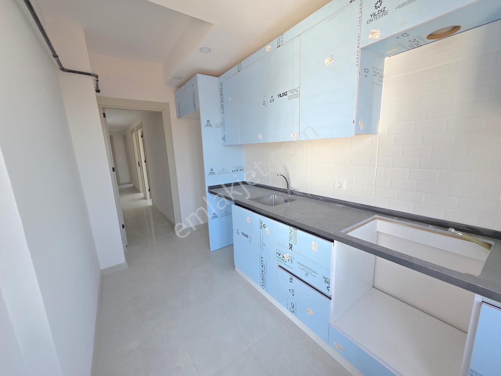 Remax'tan Satılık E-5 Cephe Metrobüs Dibi 2+1 Daire / Home Ofis - Görsel 2