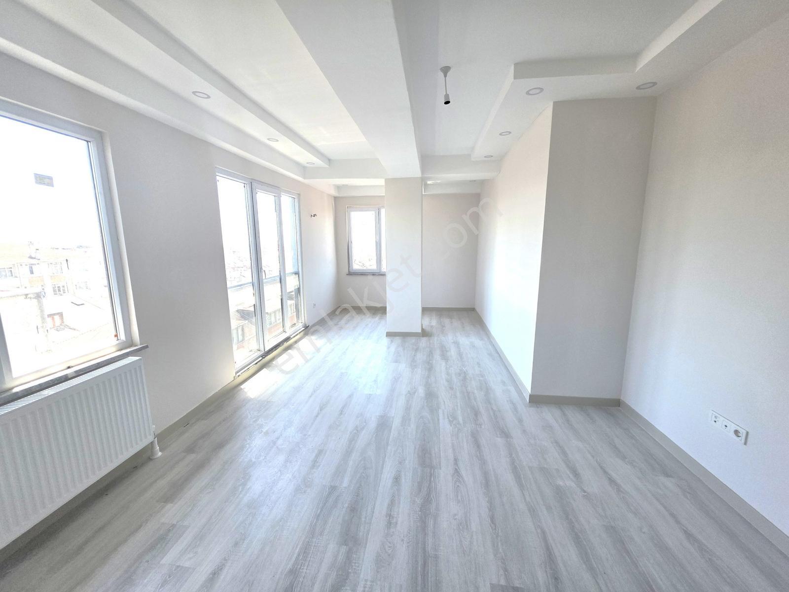 Remax'tan Satılık E-5 Cephe Metrobüs Dibi 2+1 Daire / Home Ofis - Görsel 7