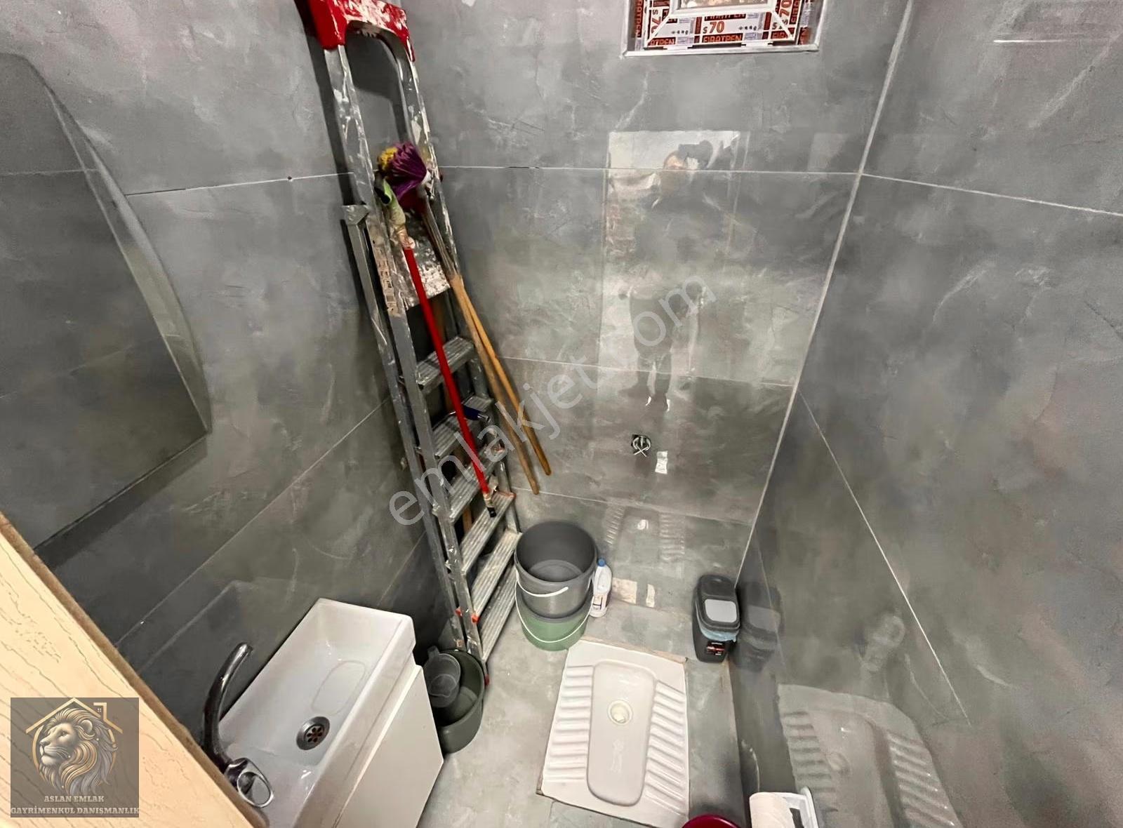 Full Yapılı Geniş Cepheli Park Karşısı Cadde Dibi Satılık Dükkan