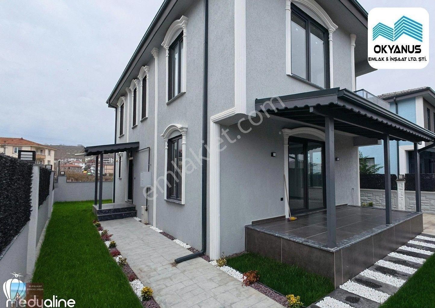 Sakarya Karasu'da Tam Müstakil Geniş Bahçeli Geniş M2'li Jakuzili Dubleks Villa