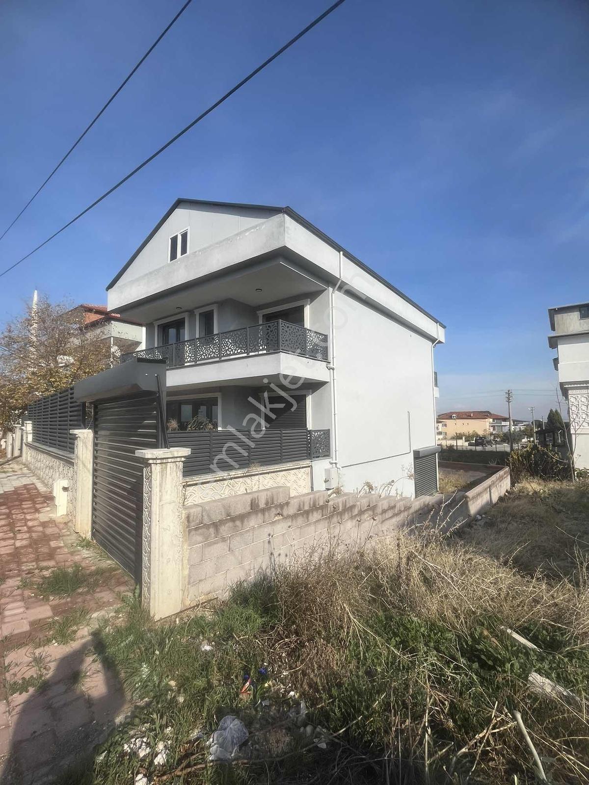 Atabey'den Bahçelievler'de Sıfır Satılık Villa Tekliflere Açık