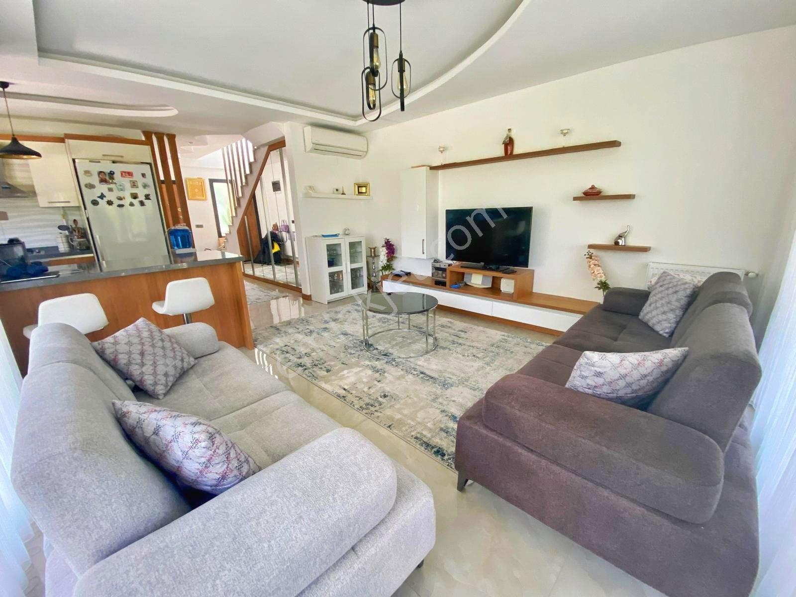 Kuşadası Yavansu'da Eşyalı Köşe Konum Bahçeli 3+1 Villa - Görsel 9