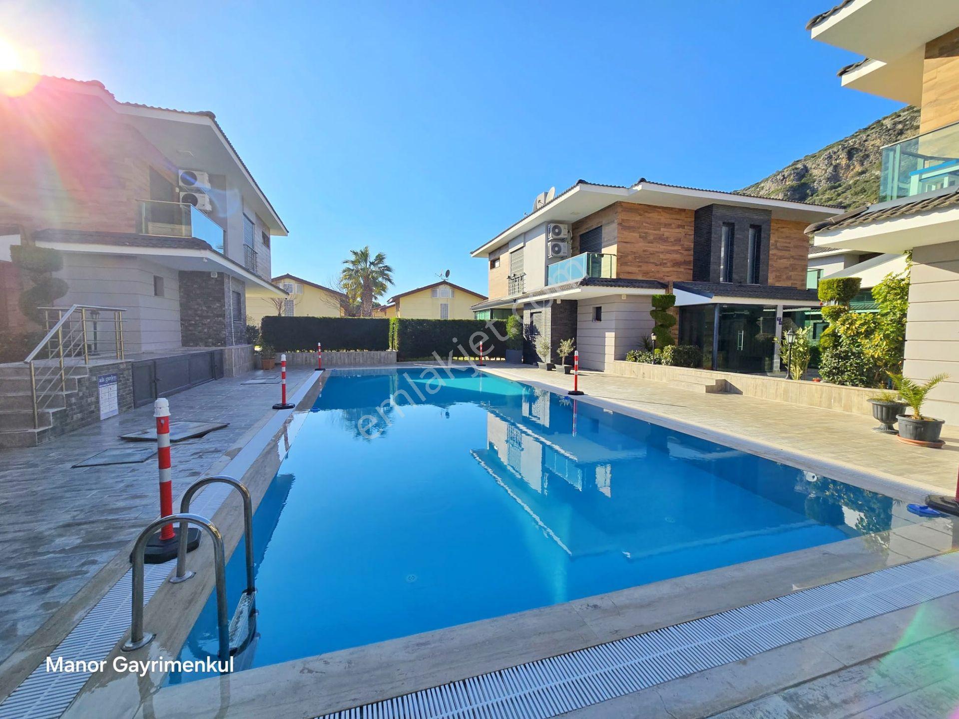 Kuşadası Yavansu'da Eşyalı Köşe Konum Bahçeli 3+1 Villa - Görsel 18