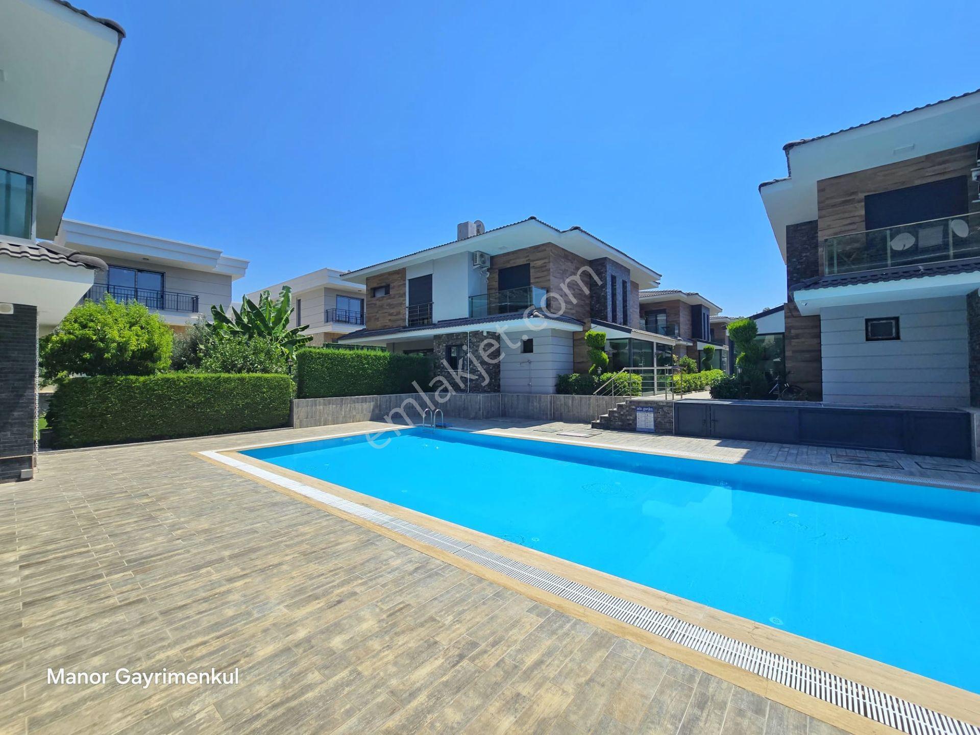 Kuşadası Yavansu'da Eşyalı Köşe Konum Bahçeli 3+1 Villa - Görsel 28