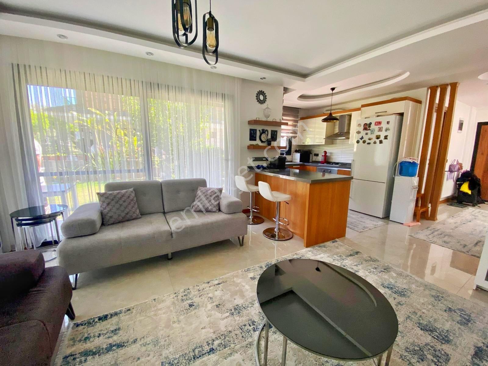 Kuşadası Yavansu'da Eşyalı Köşe Konum Bahçeli 3+1 Villa - Görsel 23