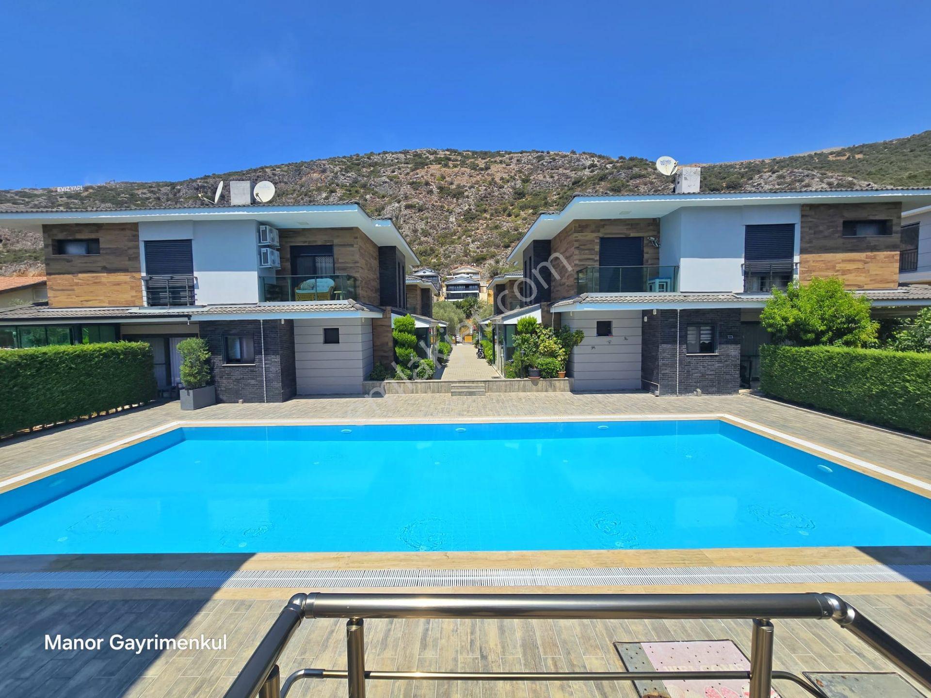 Kuşadası Yavansu'da Eşyalı Köşe Konum Bahçeli 3+1 Villa - Görsel 31