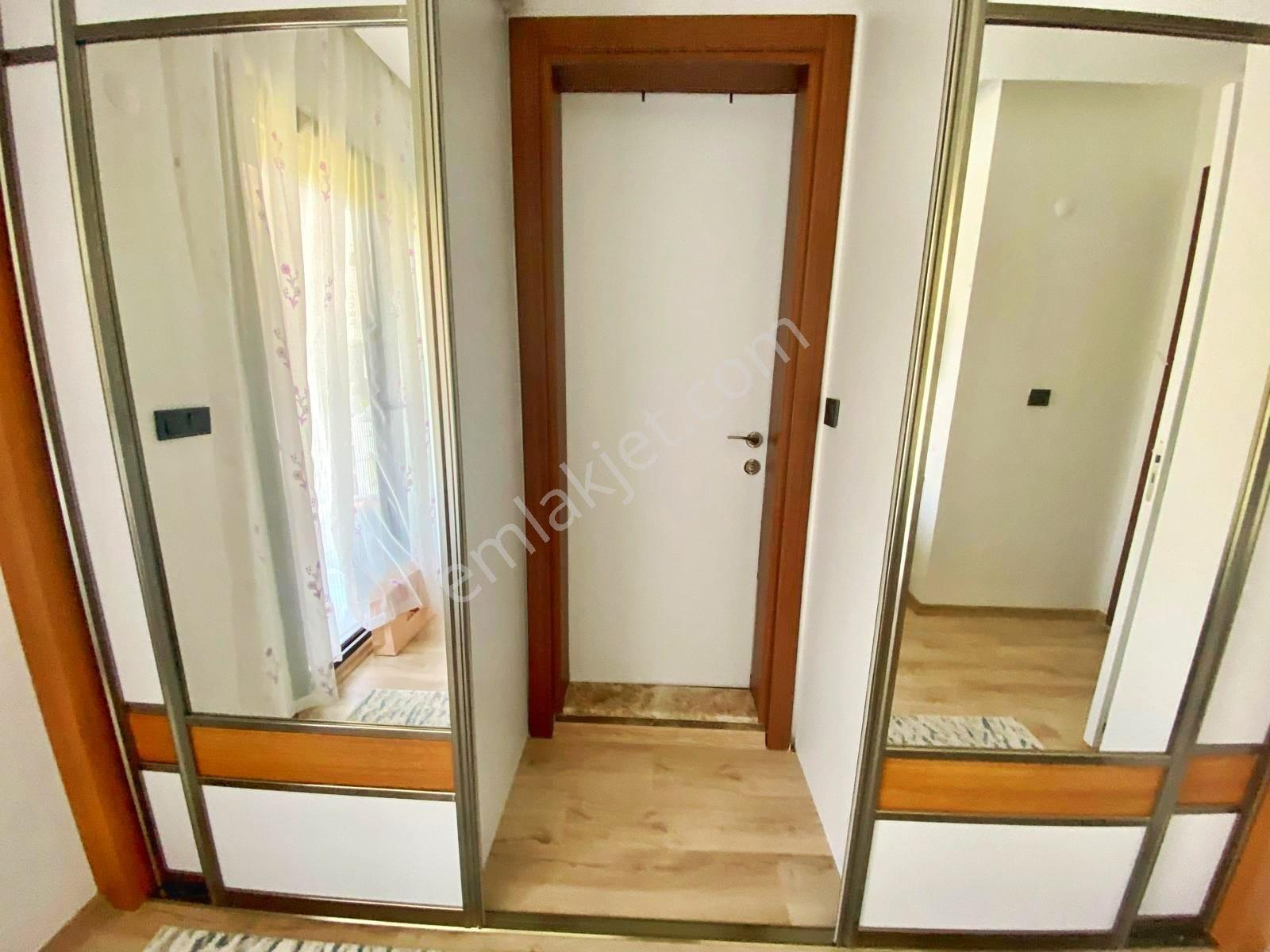 Kuşadası Yavansu'da Eşyalı Köşe Konum Bahçeli 3+1 Villa - Görsel 24