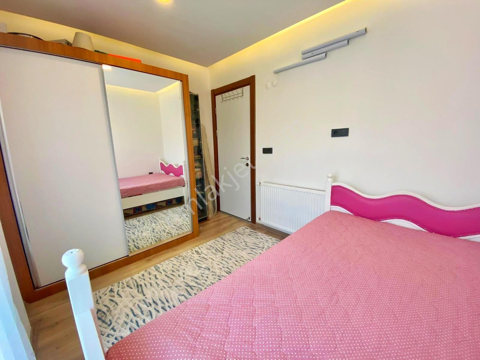 Kuşadası Yavansu'da Eşyalı Köşe Konum Bahçeli 3+1 Villa - Görsel 7