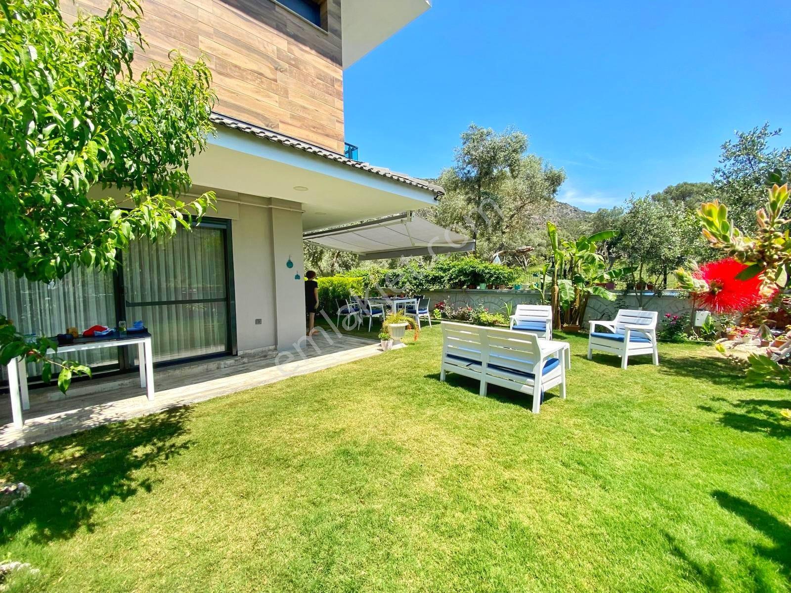 Kuşadası Yavansu'da Eşyalı Köşe Konum Bahçeli 3+1 Villa - Görsel 26