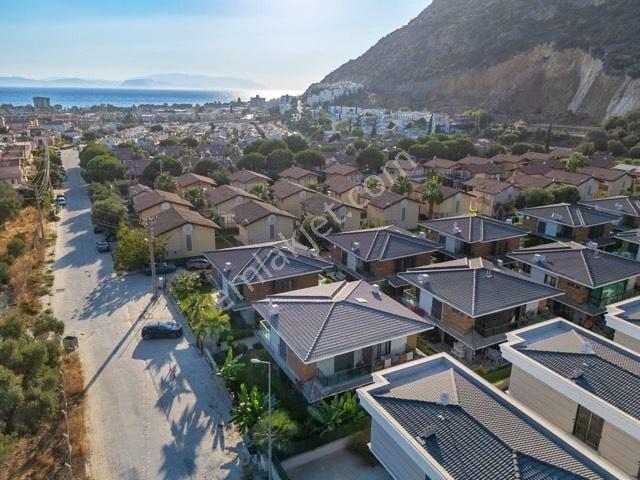 Kuşadası Yavansu'da Eşyalı Köşe Konum Bahçeli 3+1 Villa - Görsel 19