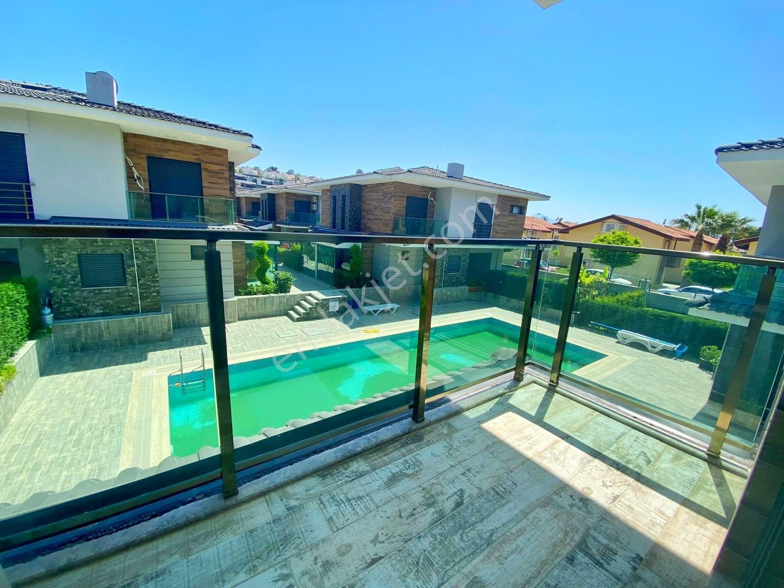 Kuşadası Yavansu'da Eşyalı Köşe Konum Bahçeli 3+1 Villa - Görsel 4