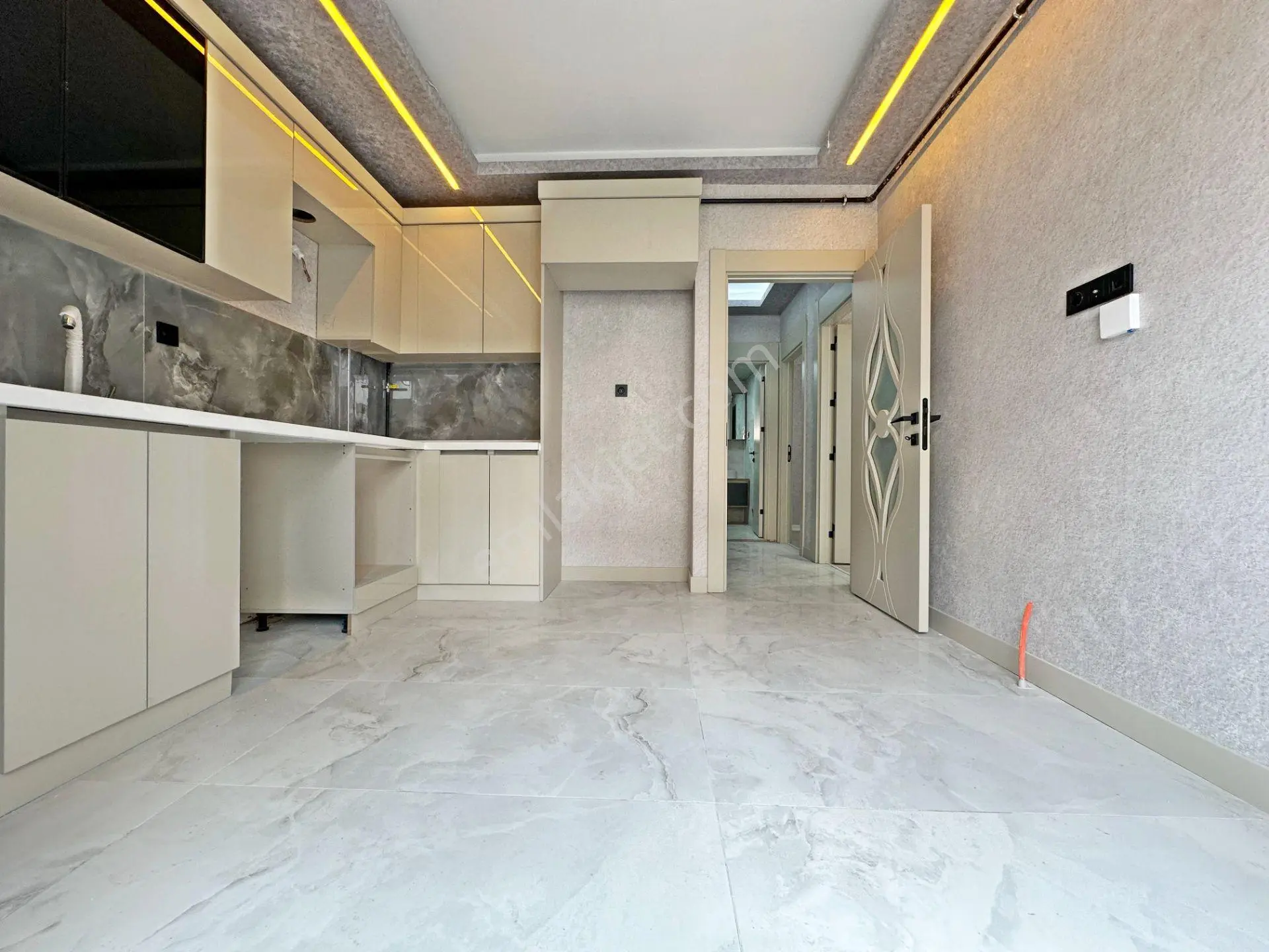 Keçiörern'de Emsali Olmayan Sıfır Geniş Full Yapılı Daire
