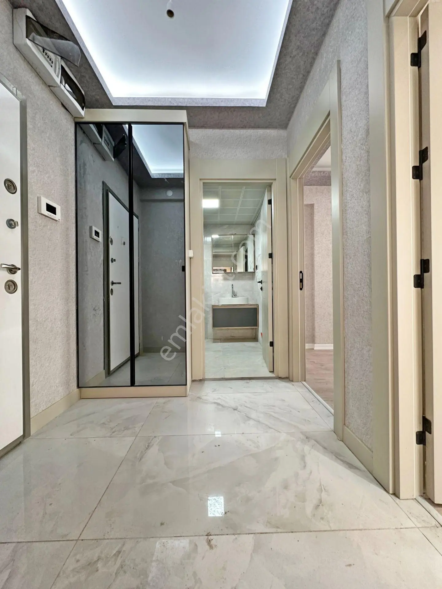 Keçiörern'de Emsali Olmayan Sıfır Geniş Full Yapılı Daire - Görsel 2