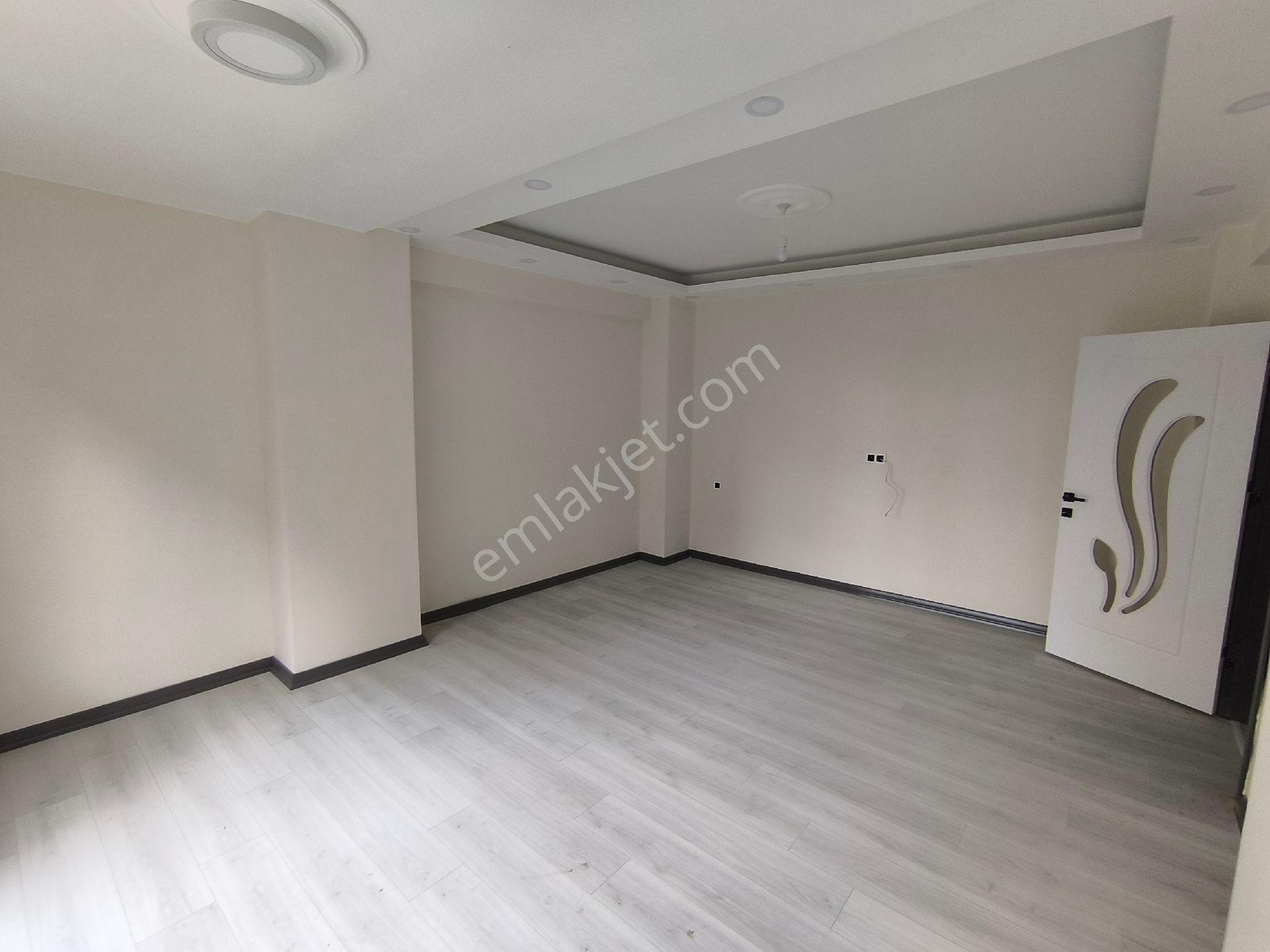 Re/max Land'den Çerkezköy Tepe Yolu Üzerinde 2+1 - Görsel 8