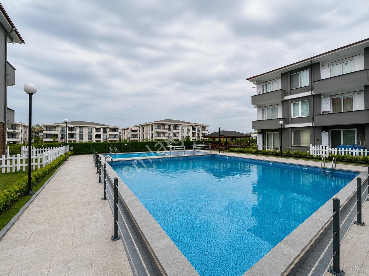 Kocaali Havuzlu Sitede, Güvenlikli, Full Eşyalı Satılık Daire - Görsel 2