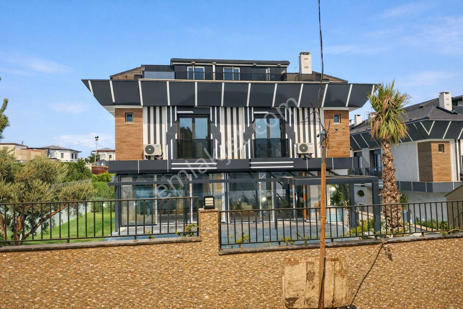 ("beylikdüzü Deregzinda") 400m2 Bahçeli Özel Tasarım Modern Lüks Villa