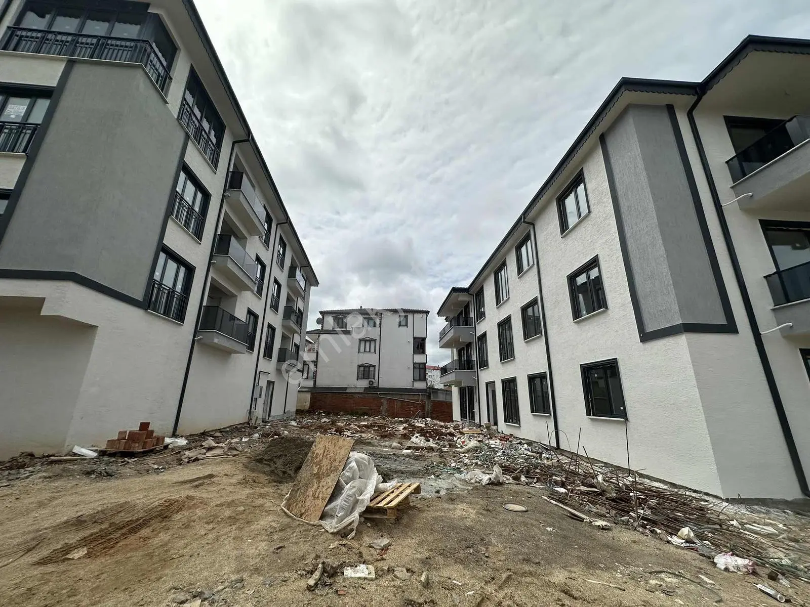 Kocaalide Çarşı Merkeze Yakın Deniz Manzaralı Kiralık 2+1 Daire - Görsel 3