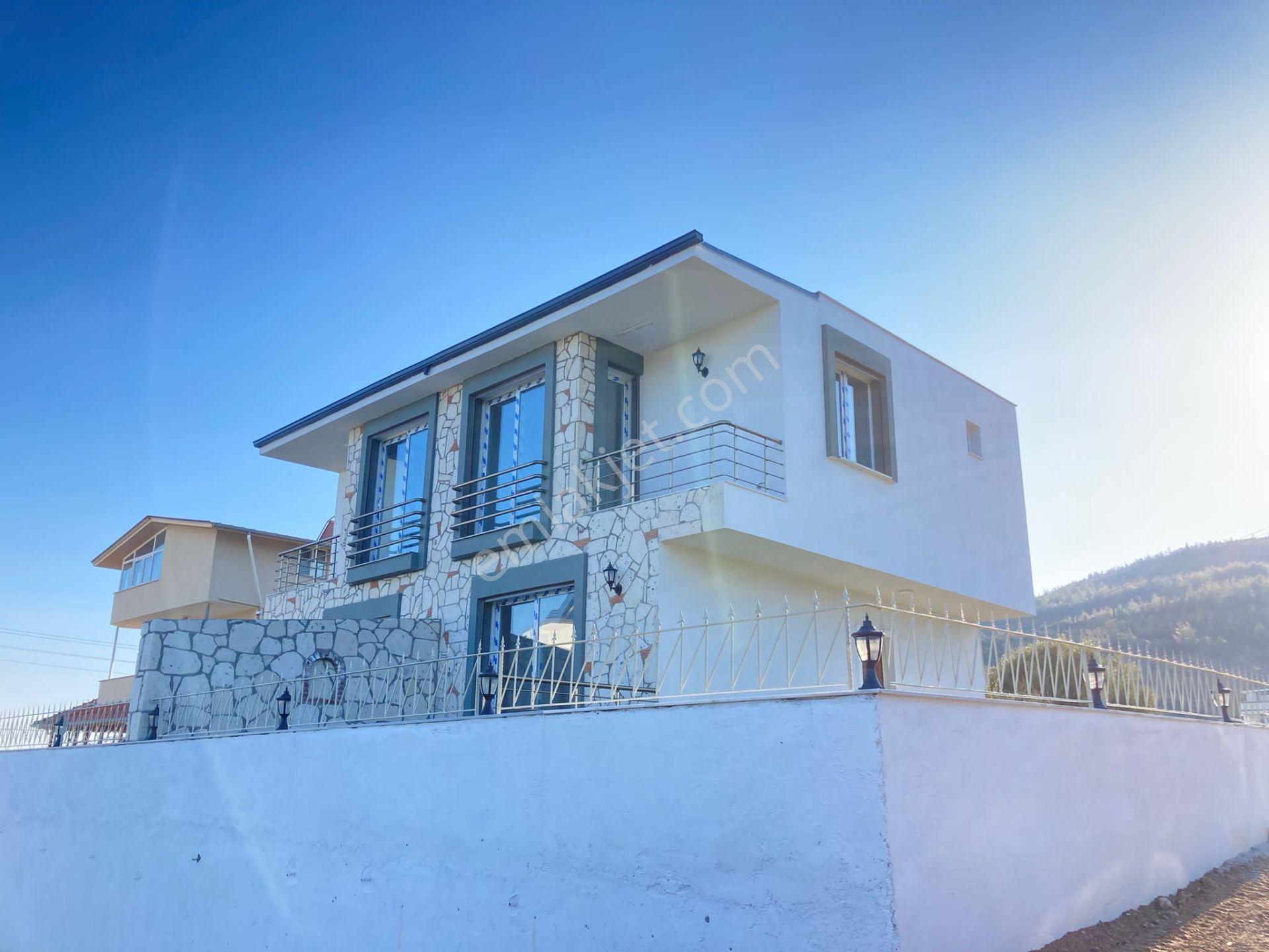 Seferihisar Doğanbeyde Satılık 2+1 Deniz Manzaralı Bahçeli Villa - Görsel 4