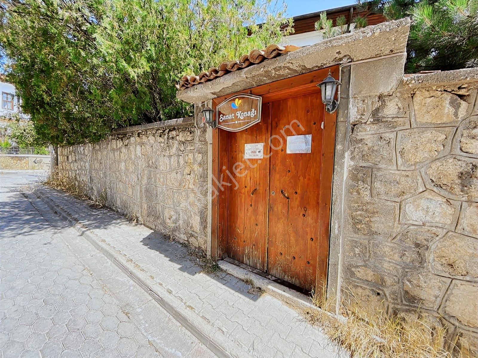 Sivas Ozan Emlak'tan Sivas Kent Merkezinde Satılık Tarihi Konak - Görsel 15