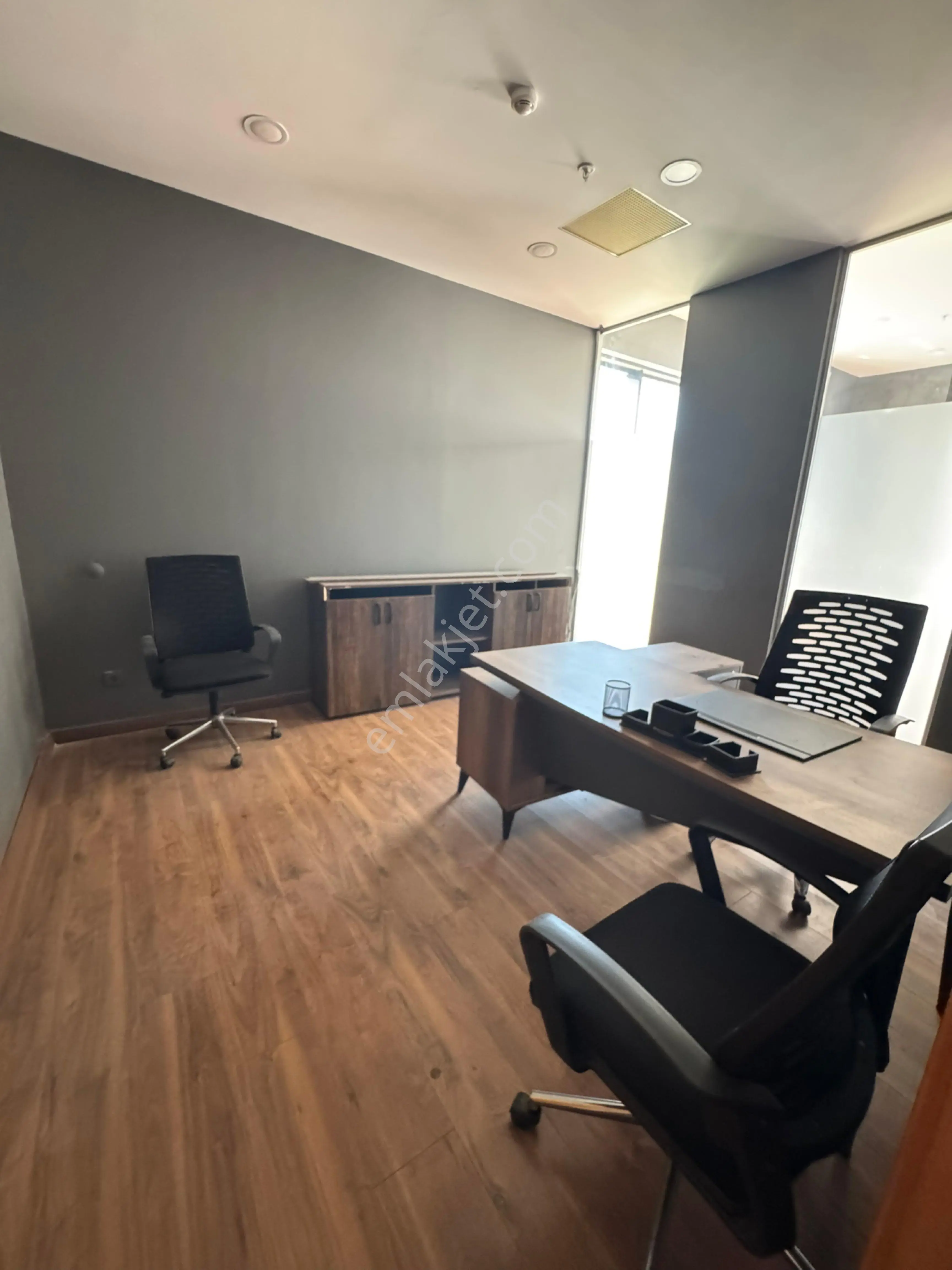 E 5 Komşu Plaza İçinde Kiralık Ofisler