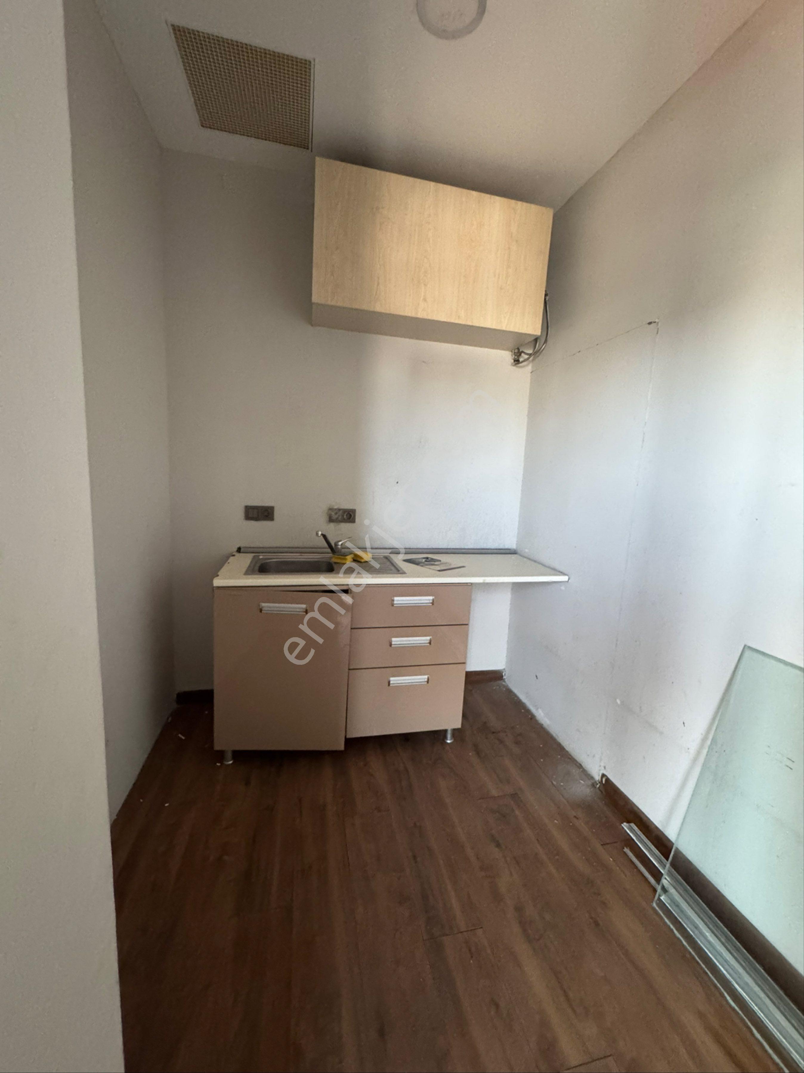 E 5 Komşu Plaza İçinde Kiralık Ofisler - Görsel 27