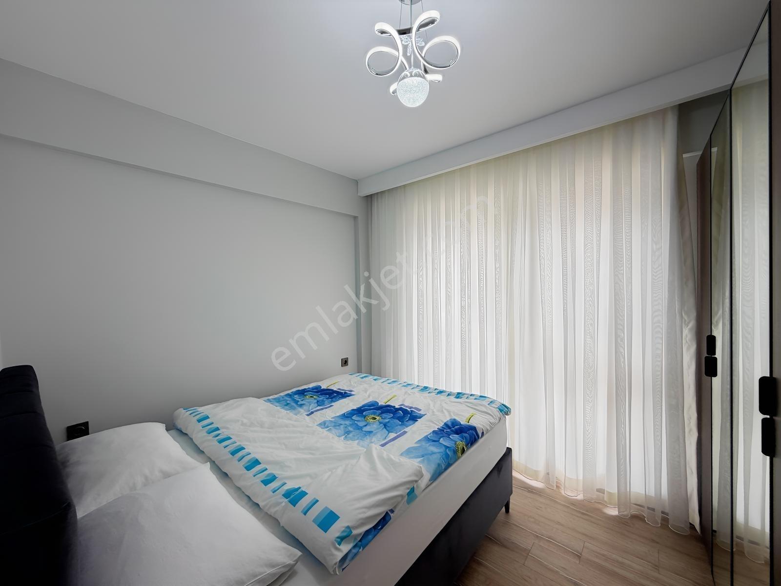 Alaçatıdan İncek'te Sıfır Eşyalı Lüks Kiralık 2+1 - Görsel 25