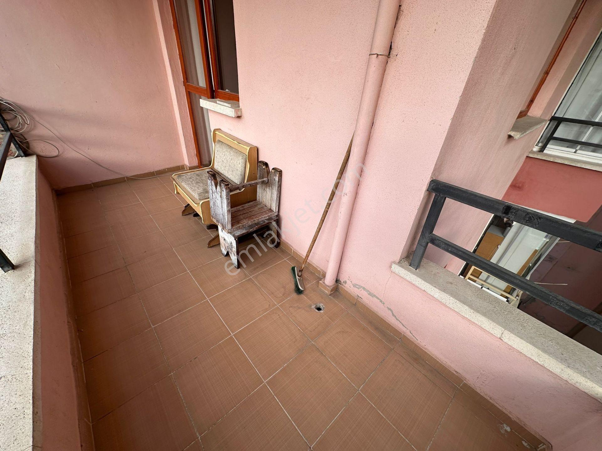Kartal Tepe Parkı Yakını 2.katta 130m² Çift Balkonlu Daire - Görsel 3