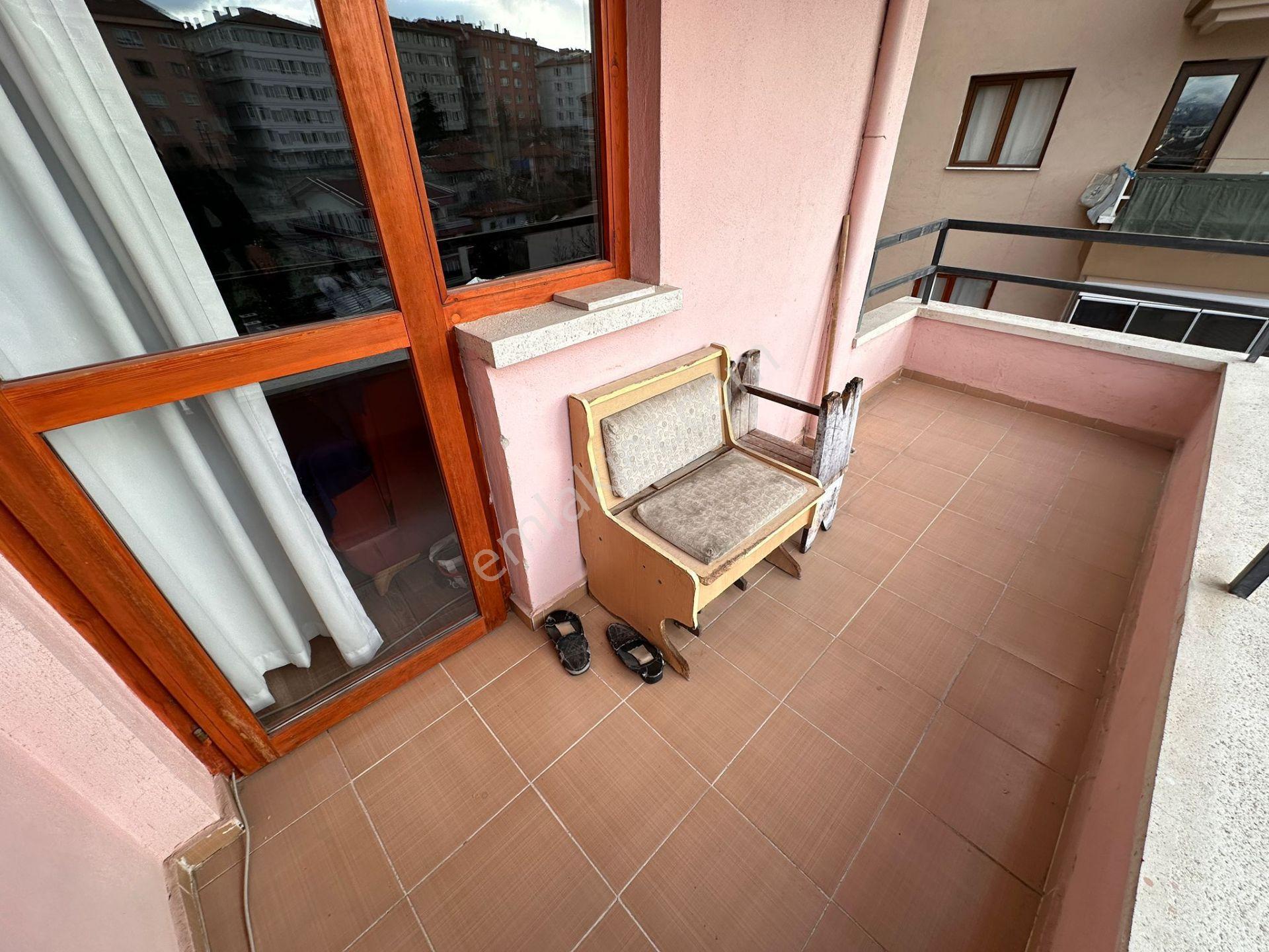 Kartal Tepe Parkı Yakını 2.katta 130m² Çift Balkonlu Daire - Görsel 13