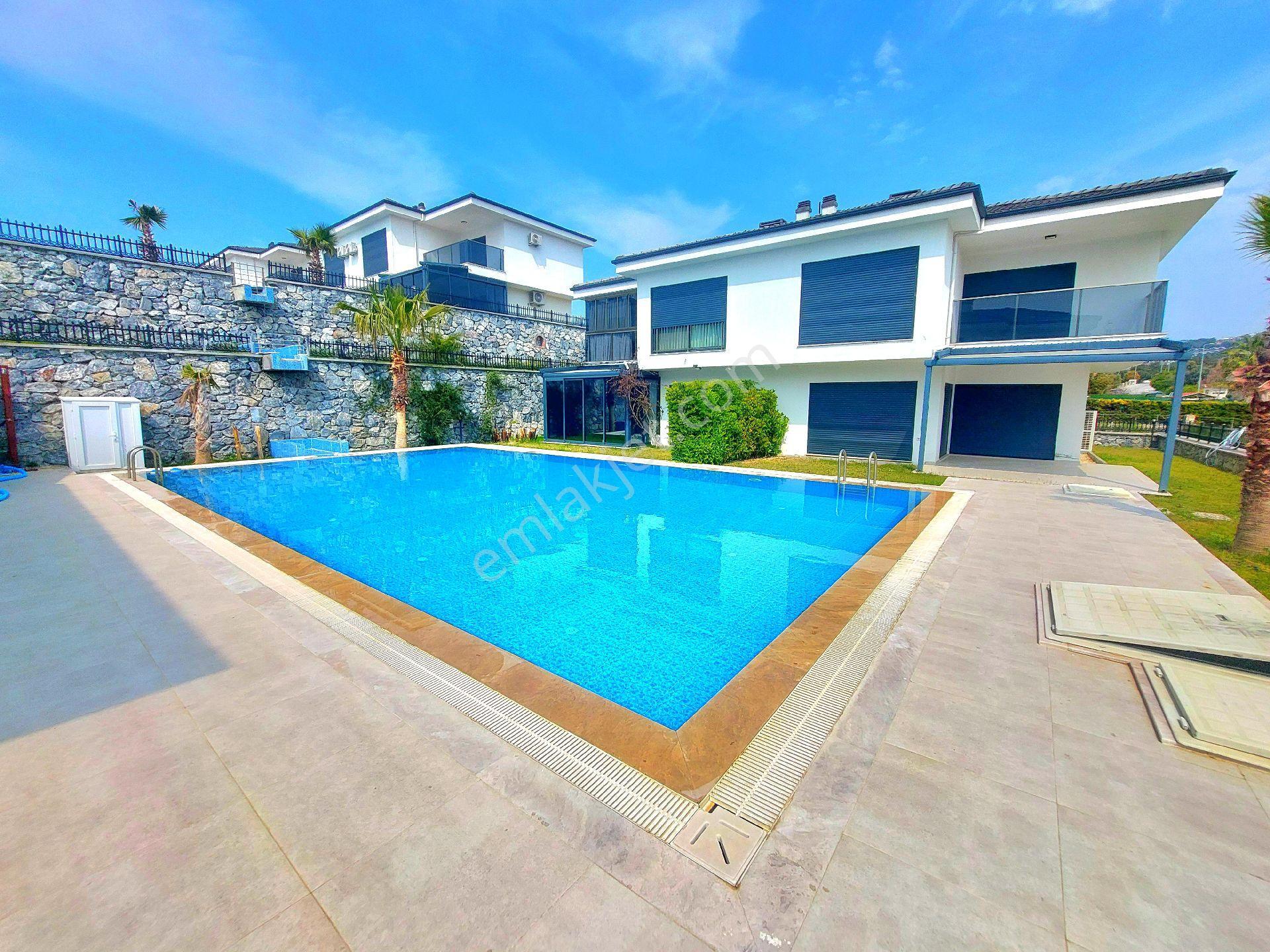 Kuşadasında Havuzlu Ve Sosyal Alanlı Sitede Bahçeli Sıfır Villa - Görsel 8