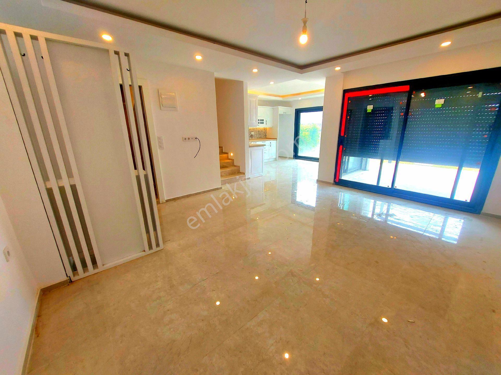 Kuşadasında Havuzlu Ve Sosyal Alanlı Sitede Bahçeli Sıfır Villa - Görsel 22
