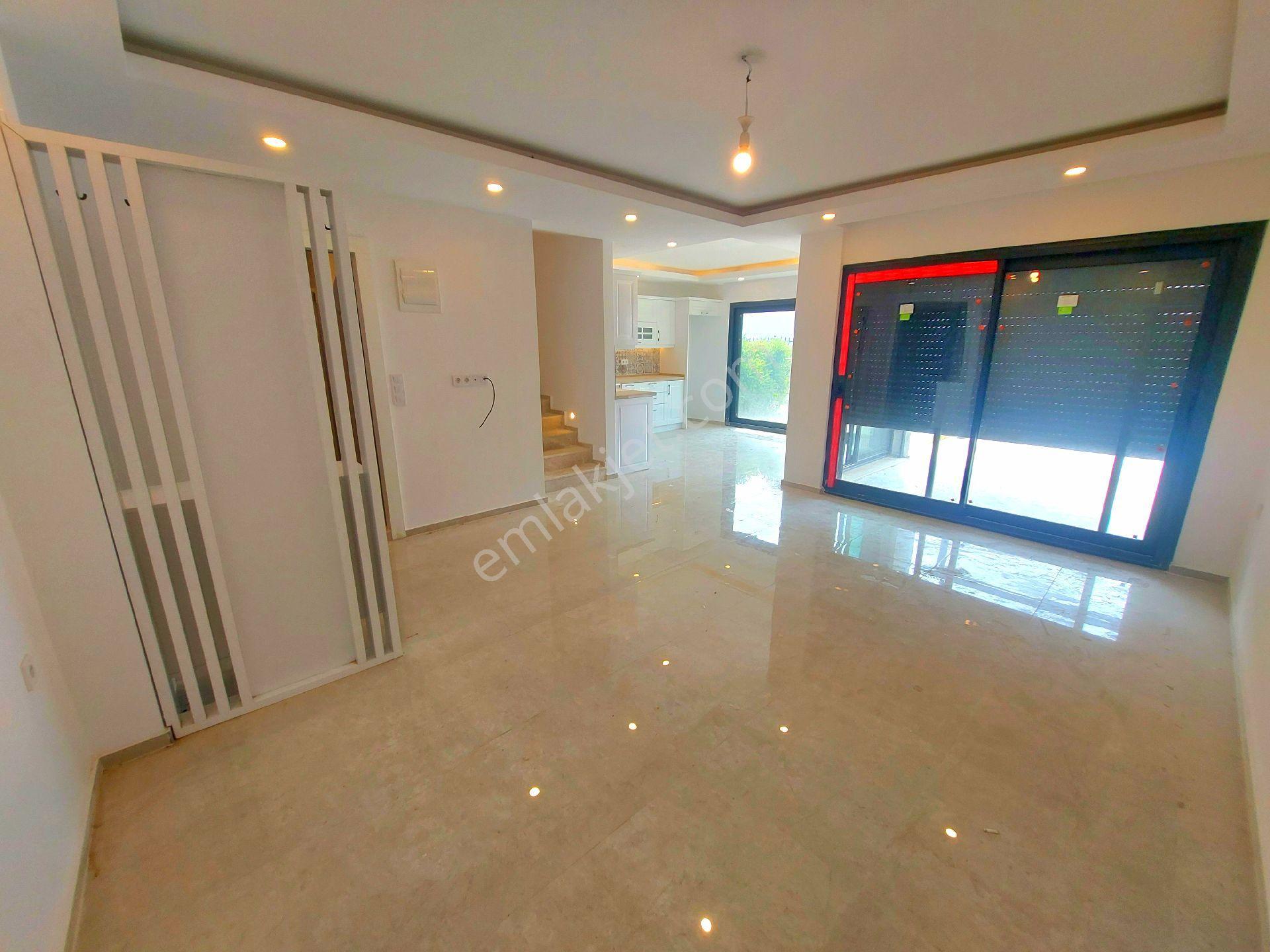 Kuşadasında Havuzlu Ve Sosyal Alanlı Sitede Bahçeli Sıfır Villa - Görsel 18