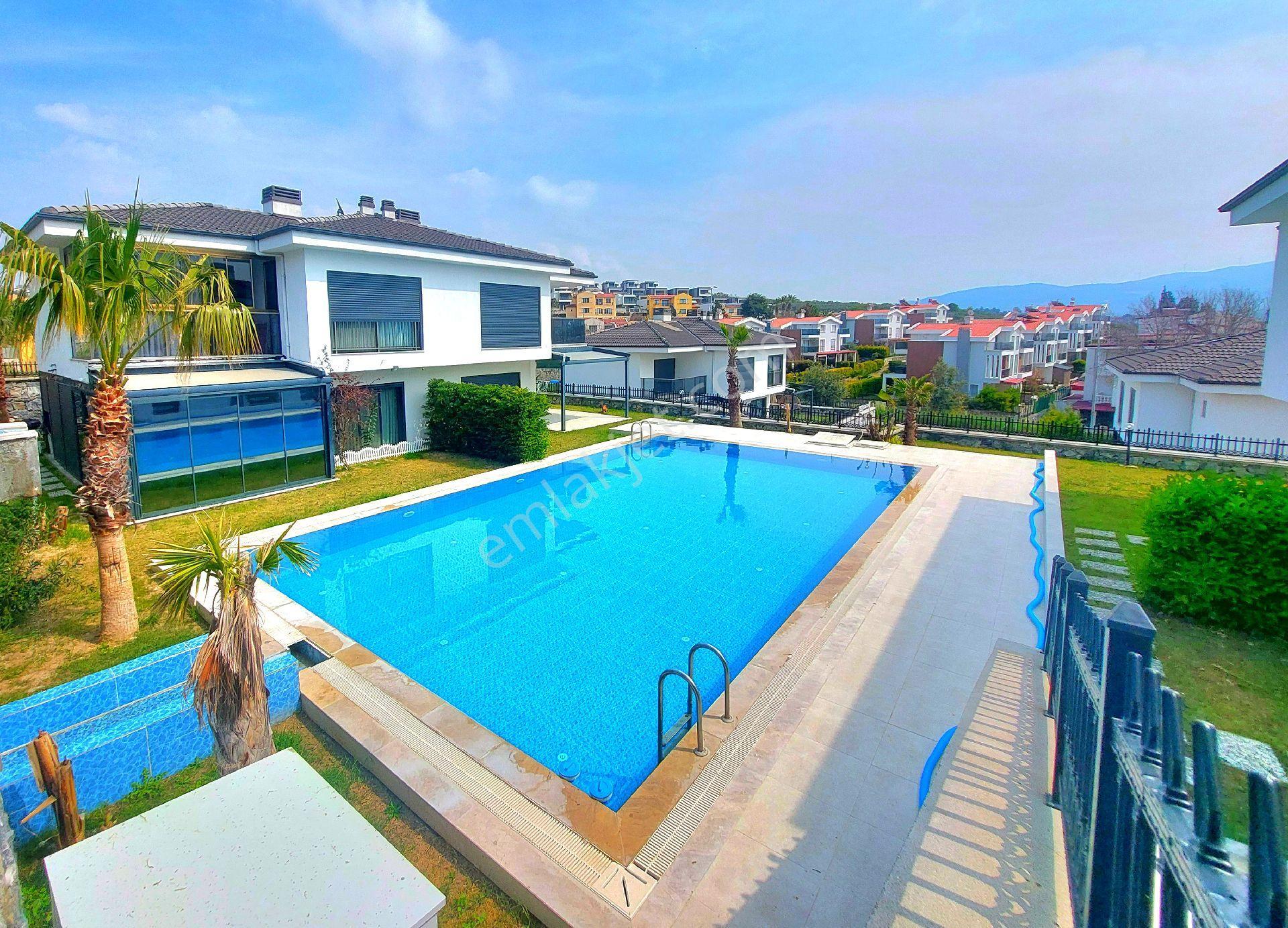 Kuşadasında Havuzlu Ve Sosyal Alanlı Sitede Bahçeli Sıfır Villa - Görsel 35