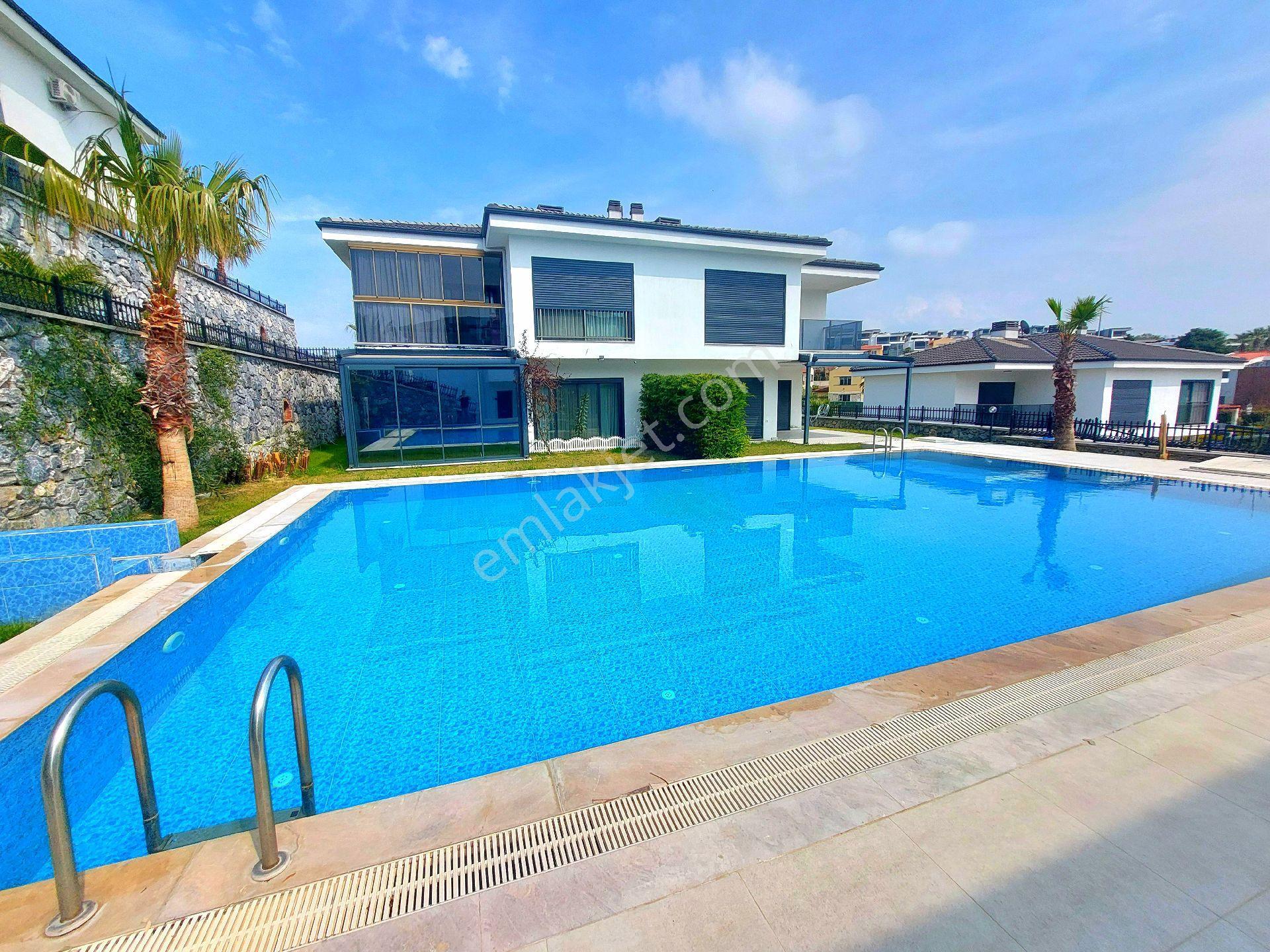 Kuşadasında Havuzlu Ve Sosyal Alanlı Sitede Bahçeli Sıfır Villa - Görsel 10