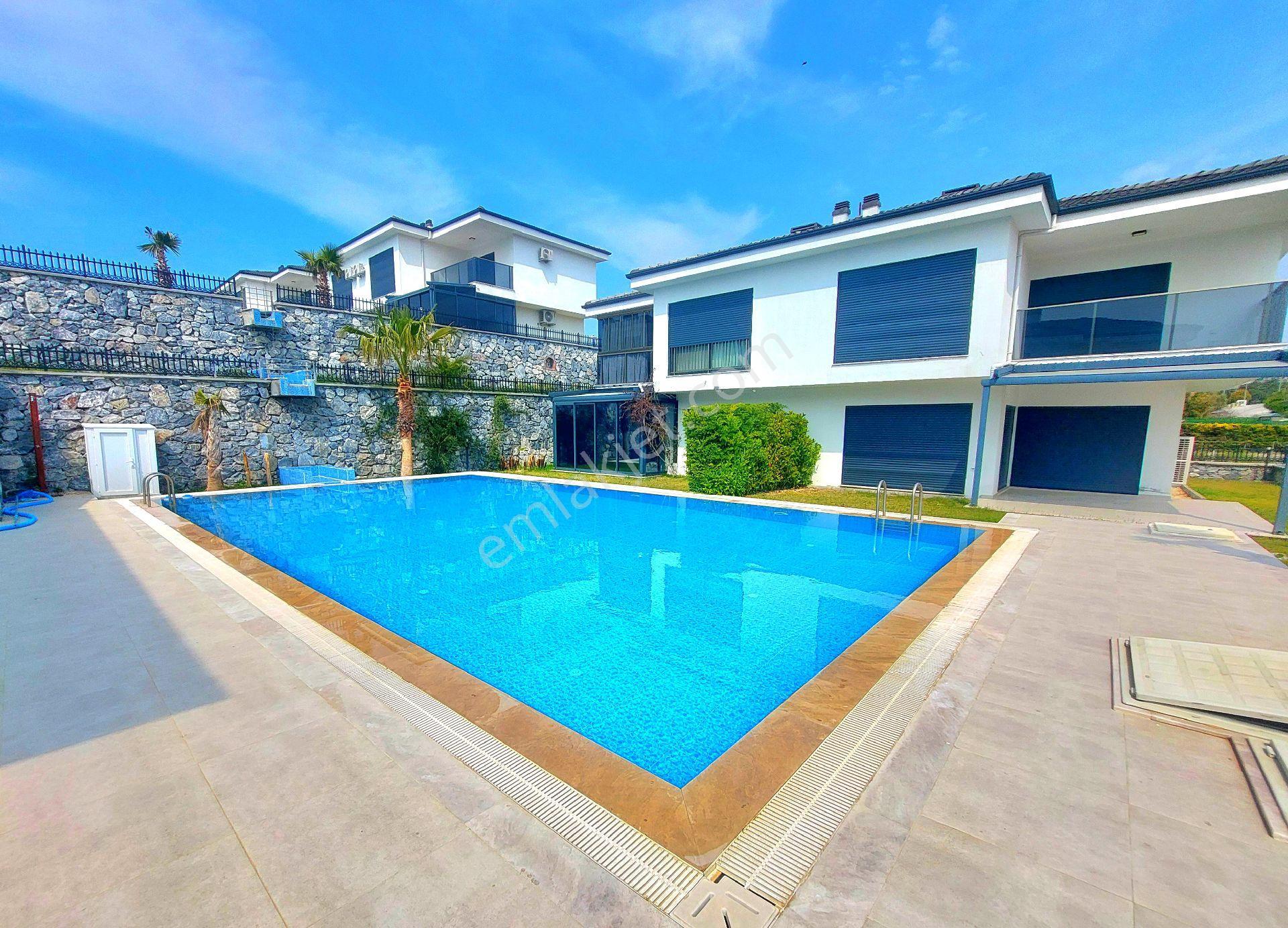 Kuşadasında Havuzlu Ve Sosyal Alanlı Sitede Bahçeli Sıfır Villa - Görsel 9