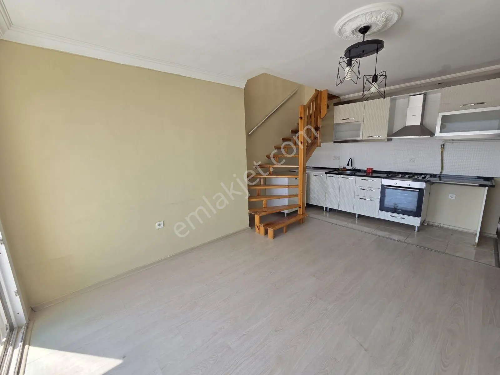 Yenifoça Fokai Terasları'nda Eşyasız Kiralık 3+1 Dubleks Villa - Görsel 5