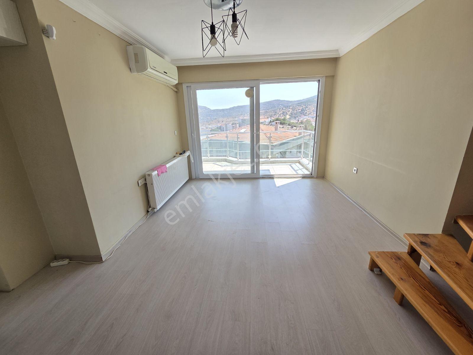 Yenifoça Fokai Terasları'nda Eşyasız Kiralık 3+1 Dubleks Villa - Görsel 4