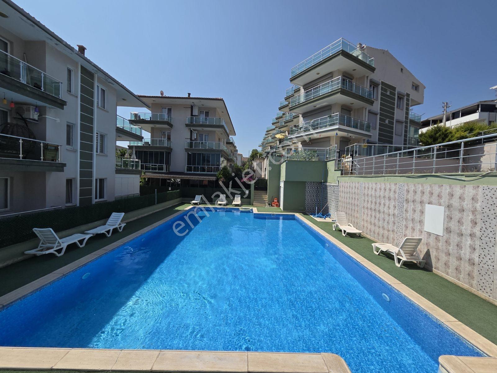 Yenifoça Fokai Terasları'nda Eşyasız Kiralık 3+1 Dubleks Villa