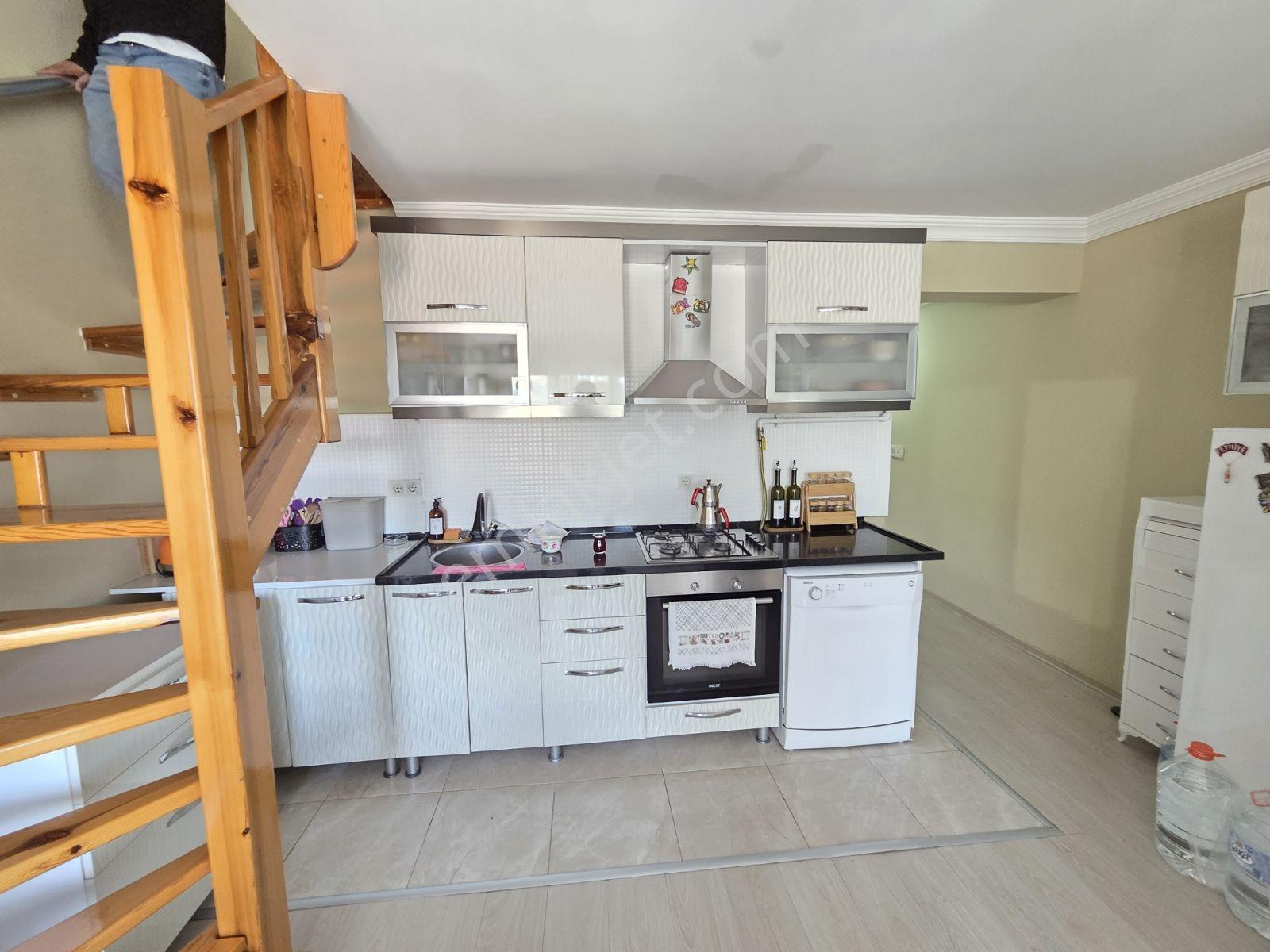 Yenifoça Fokai Terasları'nda Eşyasız Kiralık 3+1 Dubleks Villa - Görsel 4