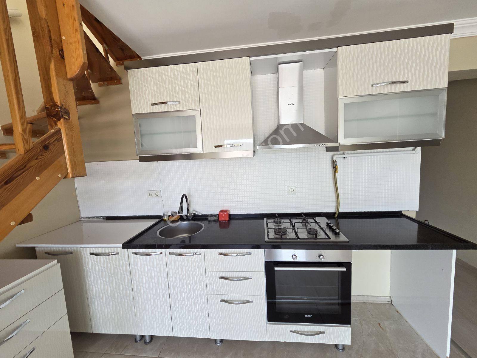 Yenifoça Fokai Terasları'nda Eşyasız Kiralık 3+1 Dubleks Villa - Görsel 9