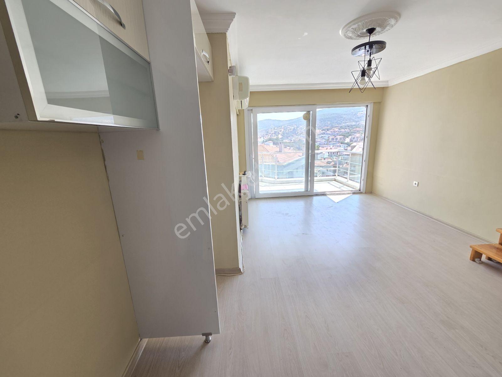 Yenifoça Fokai Terasları'nda Eşyasız Kiralık 3+1 Dubleks Villa - Görsel 6