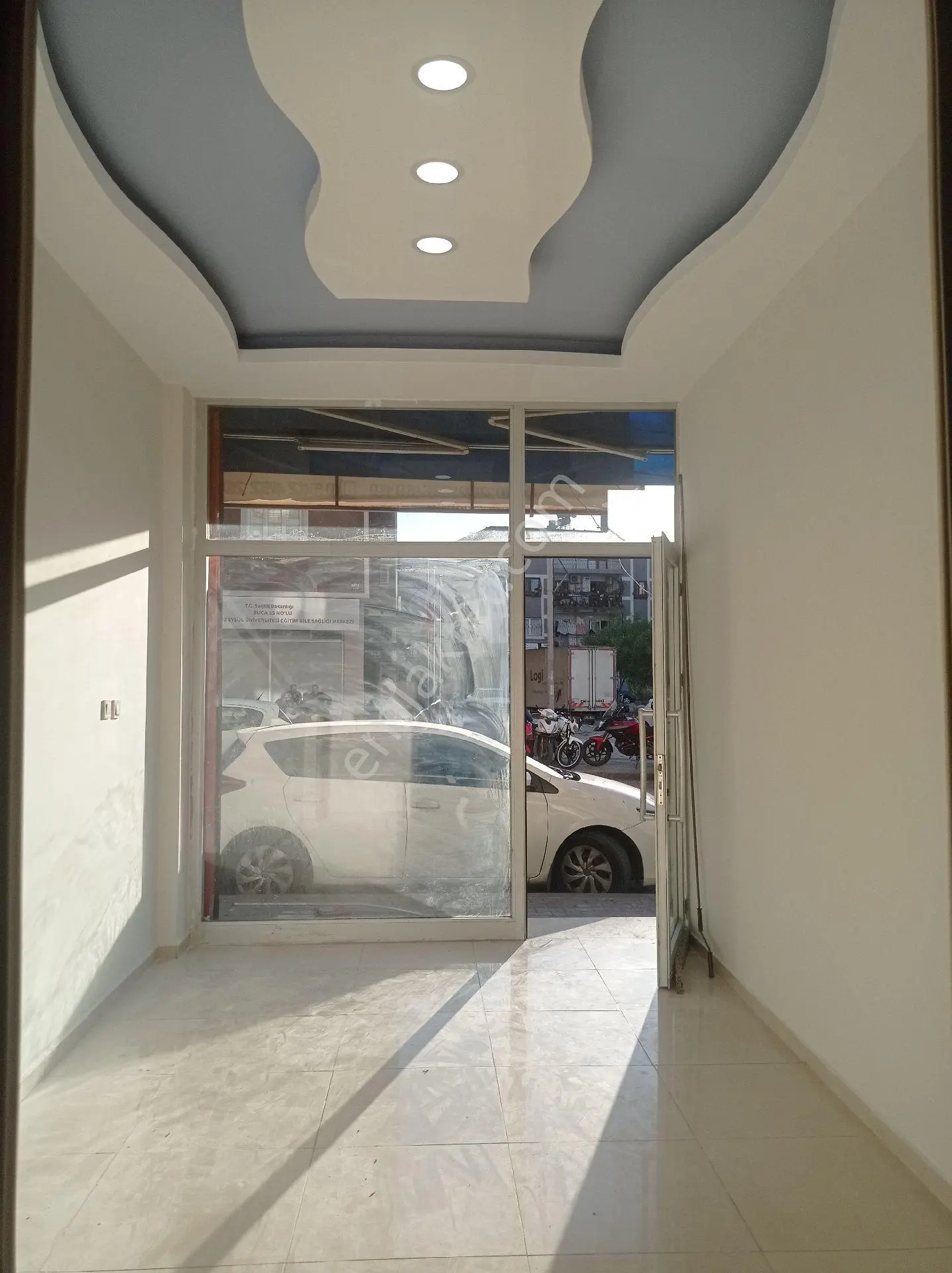 Cadde Üstü Konumu Güzel Kiralık Dükkan - Görsel 5